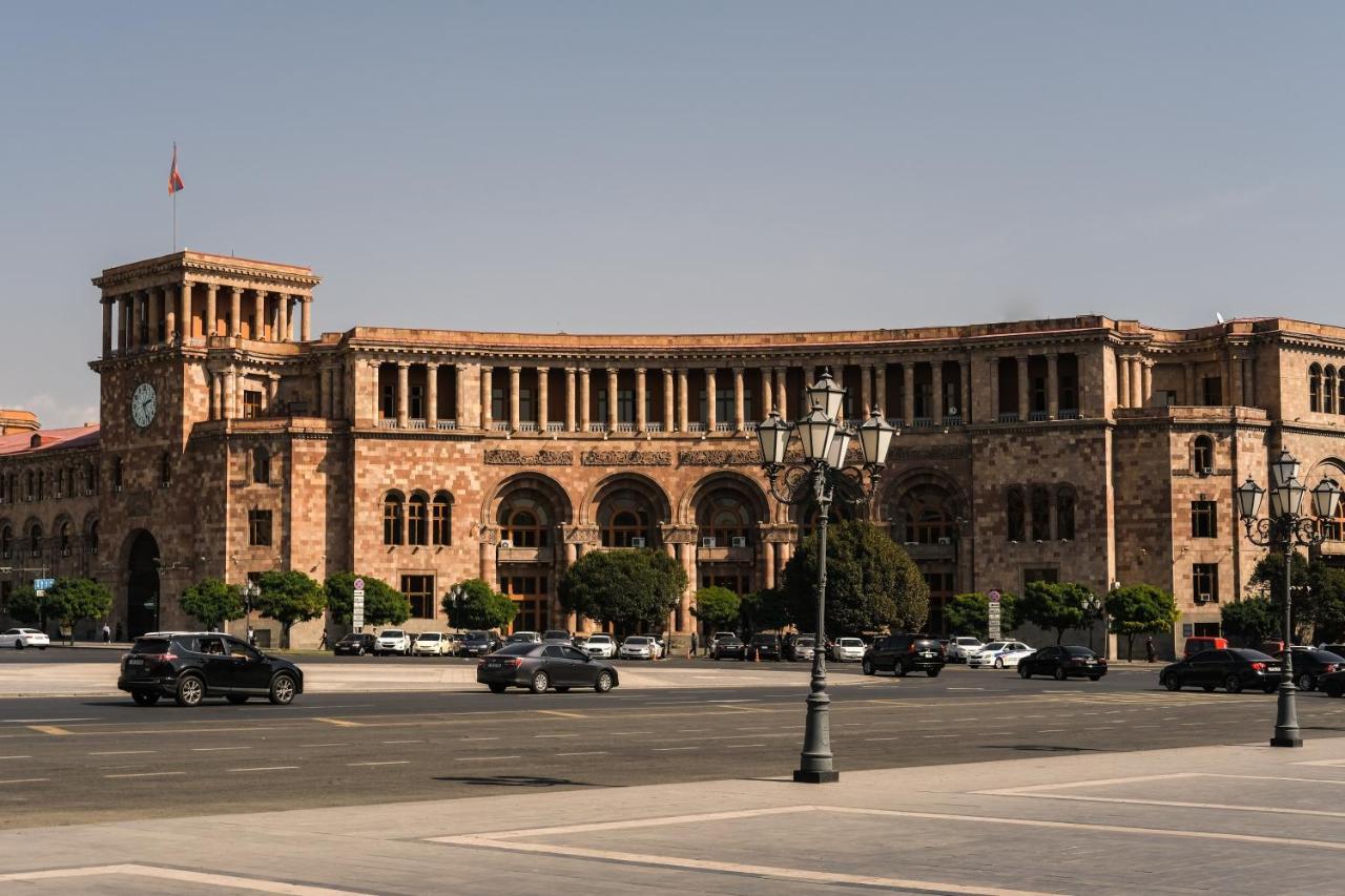 Holiday Inn Yerevan - Republic Square, An Ihg Hotel Exterior photo