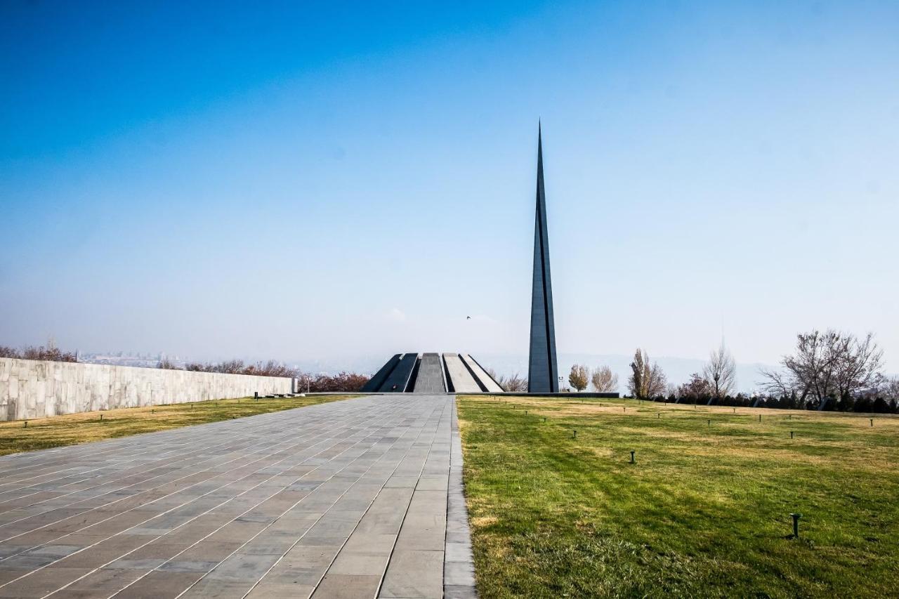 Holiday Inn Yerevan - Republic Square, An Ihg Hotel Exterior photo