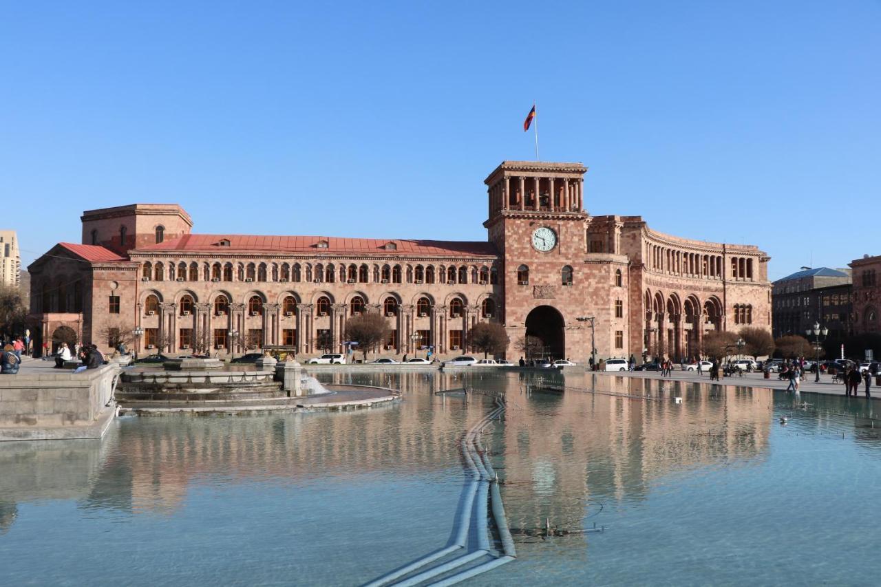 Holiday Inn Yerevan - Republic Square, An Ihg Hotel Exterior photo